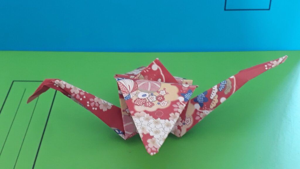 a picture of an oragami figure
